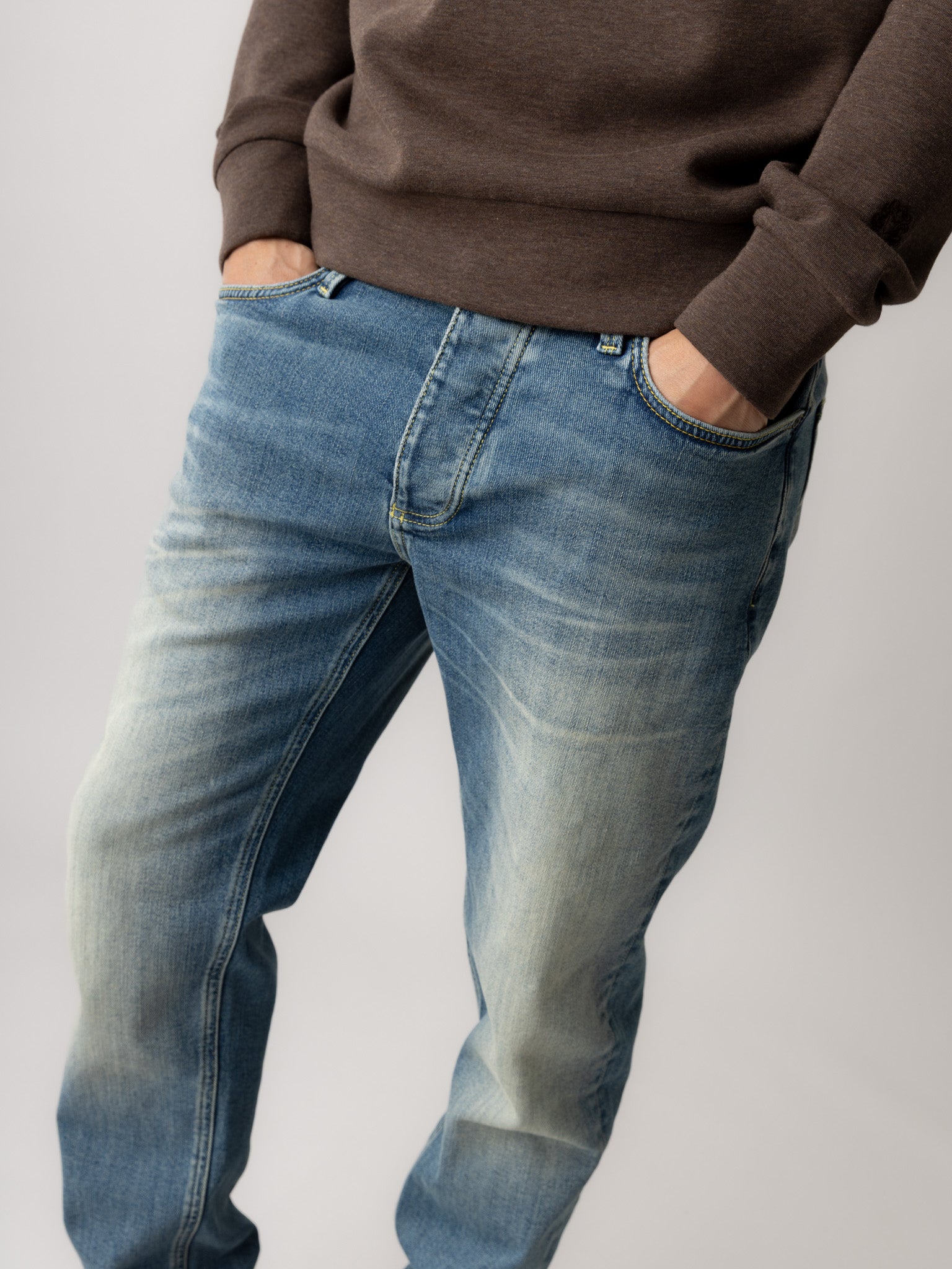 Modelshot / Vintage Blue / Detail